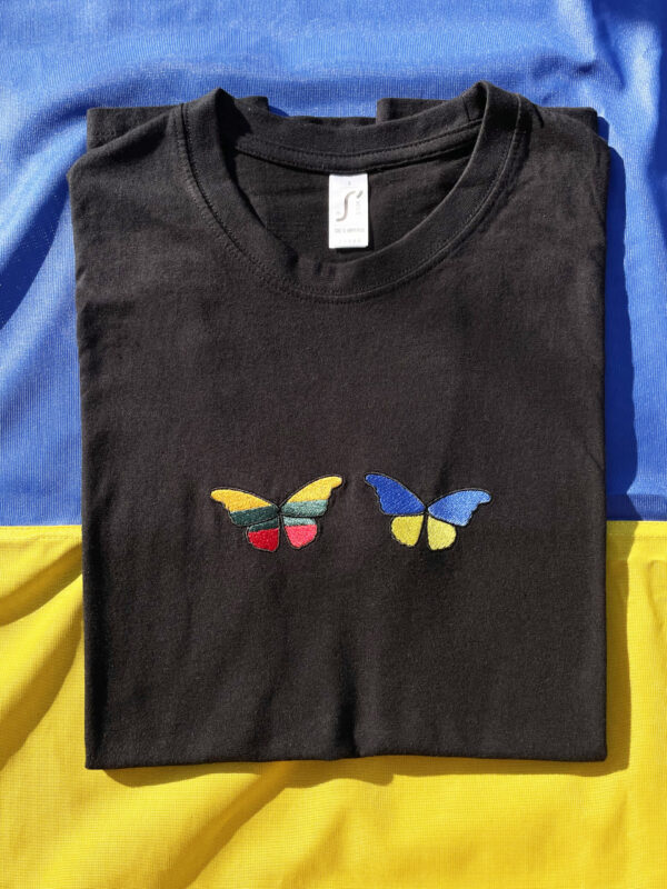 Marškinėliai su siuvinėtu Lietuvos ir Ukrainos drugeliu