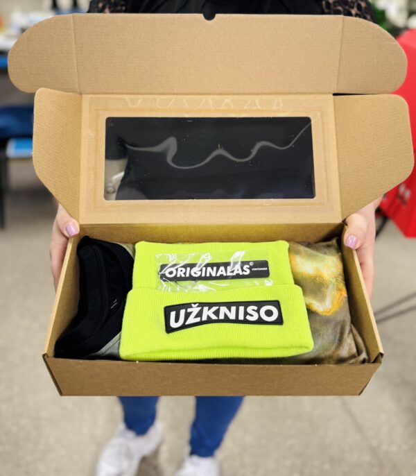 Supakavimas į dovanų dėžutę su langeliu 🎁